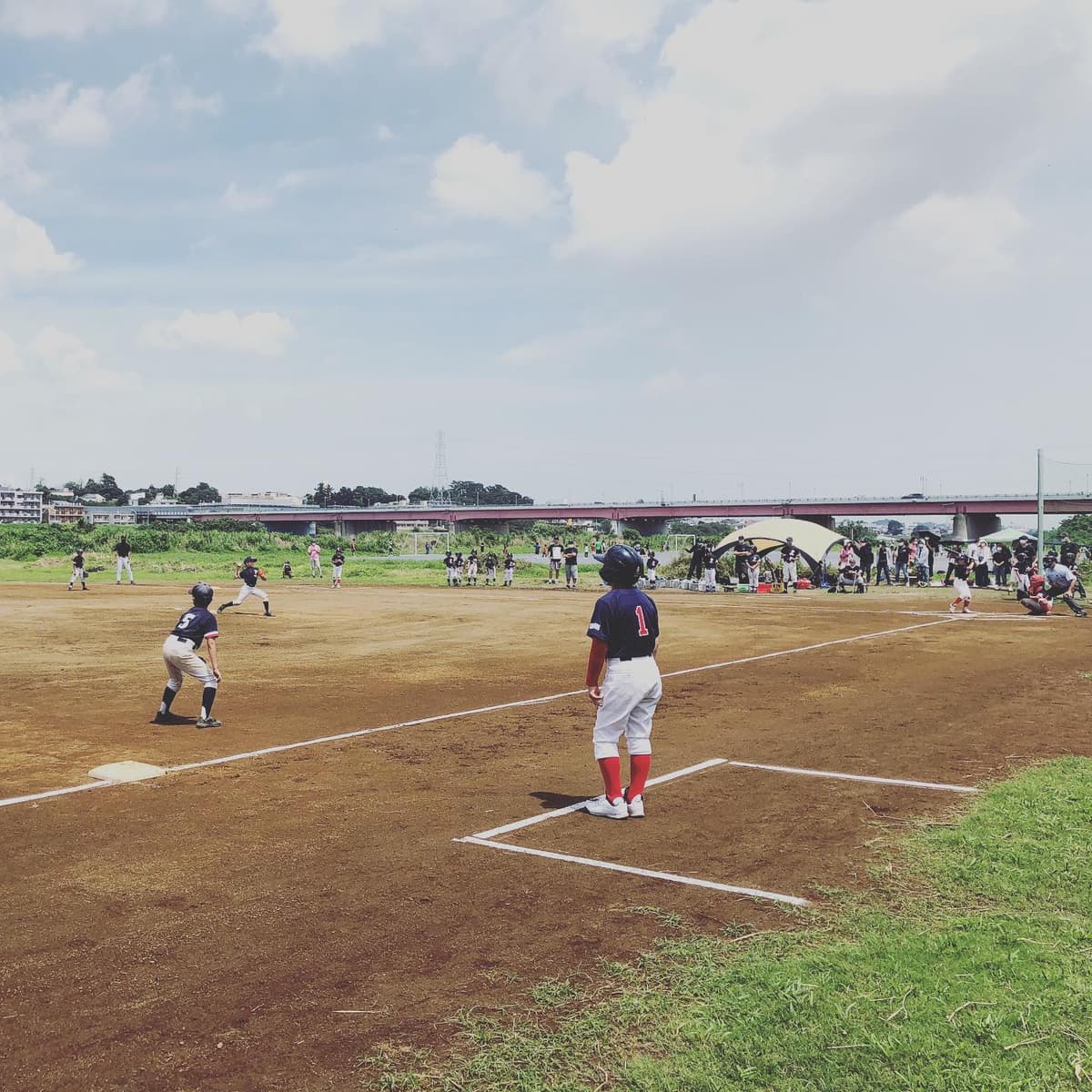 昨日はチーム活動再開後2試合目の練習試合を行うことができました。

チーム内でも仲間同士声を掛け合えるシーンが増えてきていい雰囲気。
試合も先制されるもその後逆転できたことは子供達の成長した証だと思い