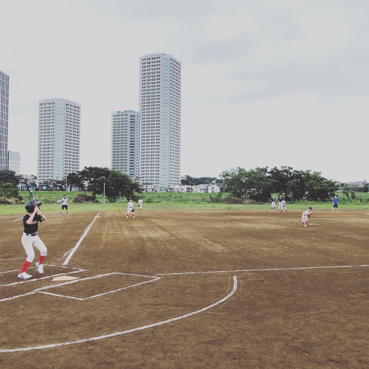 先週末自粛明け初のチーム紅白戦。
両チーム計6人のピッチャーがチャレンジ。可能性しかない子供達最高でした！
結果は3対3の好ゲーム！
来月から少しずつ対外試合の予定です。

　川崎市少年野球