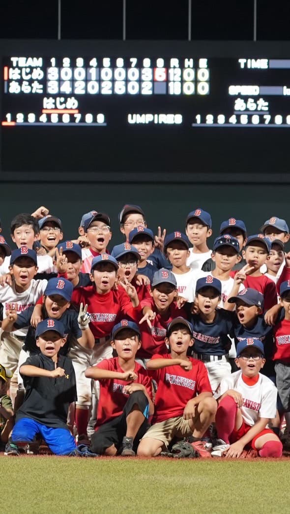 夏の思い出⚾️🌇

今年も昨年に続き、等々力球場で野球ができました！

いつもと違う球場に、選手たちはワクワク＆笑顔いっぱい😊
夕方からのスタートで、だんだん日が沈み…ナイターになる頃には涼しくな