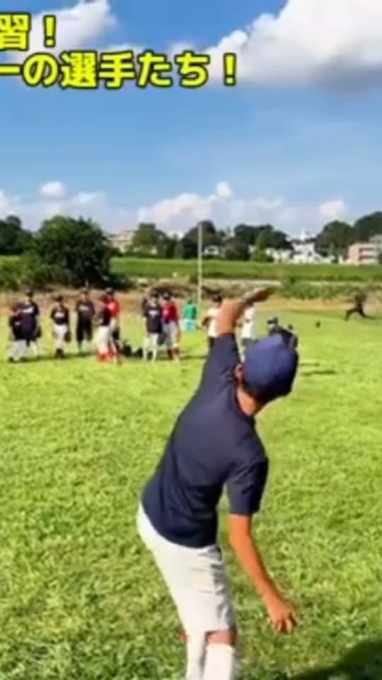 ブエナビスタ少年野球クラブには、現在60人を超える選手が在籍しています。

普段はマイナーとメジャーで別々の時間帯やグラウンドで練習していますが、今日はマイナー一班とメジャーの選手たちがコラボ！
メジ