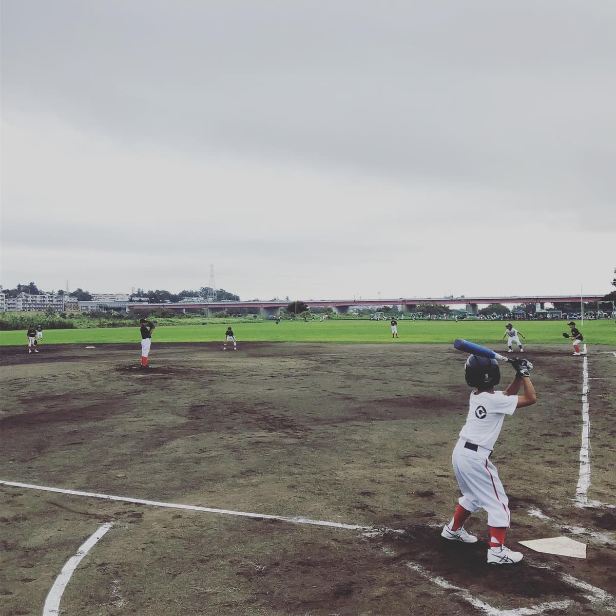 ブエナビスタにとって3回目の紅白戦！

チーム発足当時では想像すら出来ませんでしたが、グラウンド作り、審判、ボールボーイ、バットボーイ、ランナーコーチ、応援、全てが自前で行うことが出来たことを本当に嬉