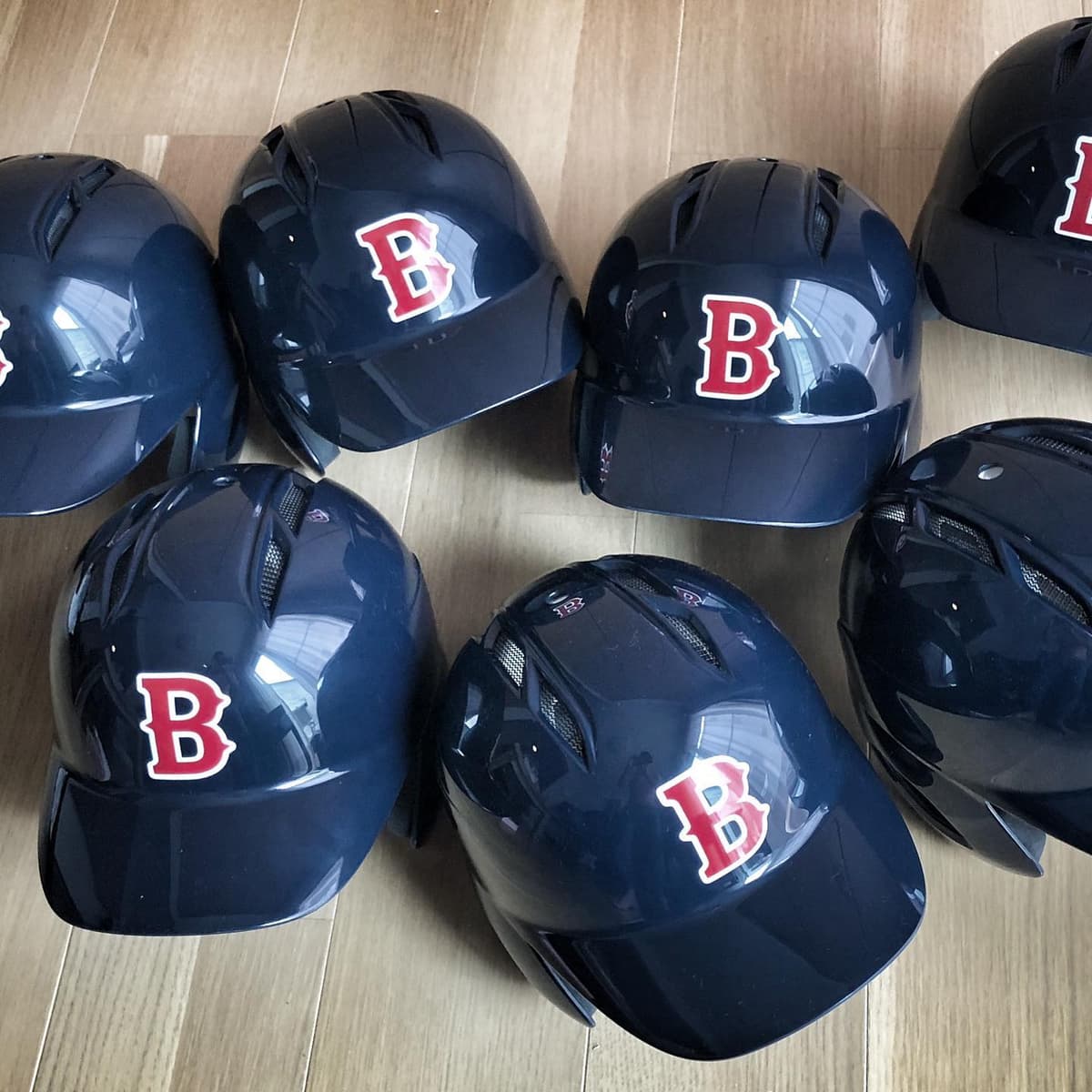 チーム発足から3カ月が経ちました。
皆様の寄付のお陰で道具も少しずつ揃ってきました。心より感謝致します！
来週はチーム初の紅白戦です。