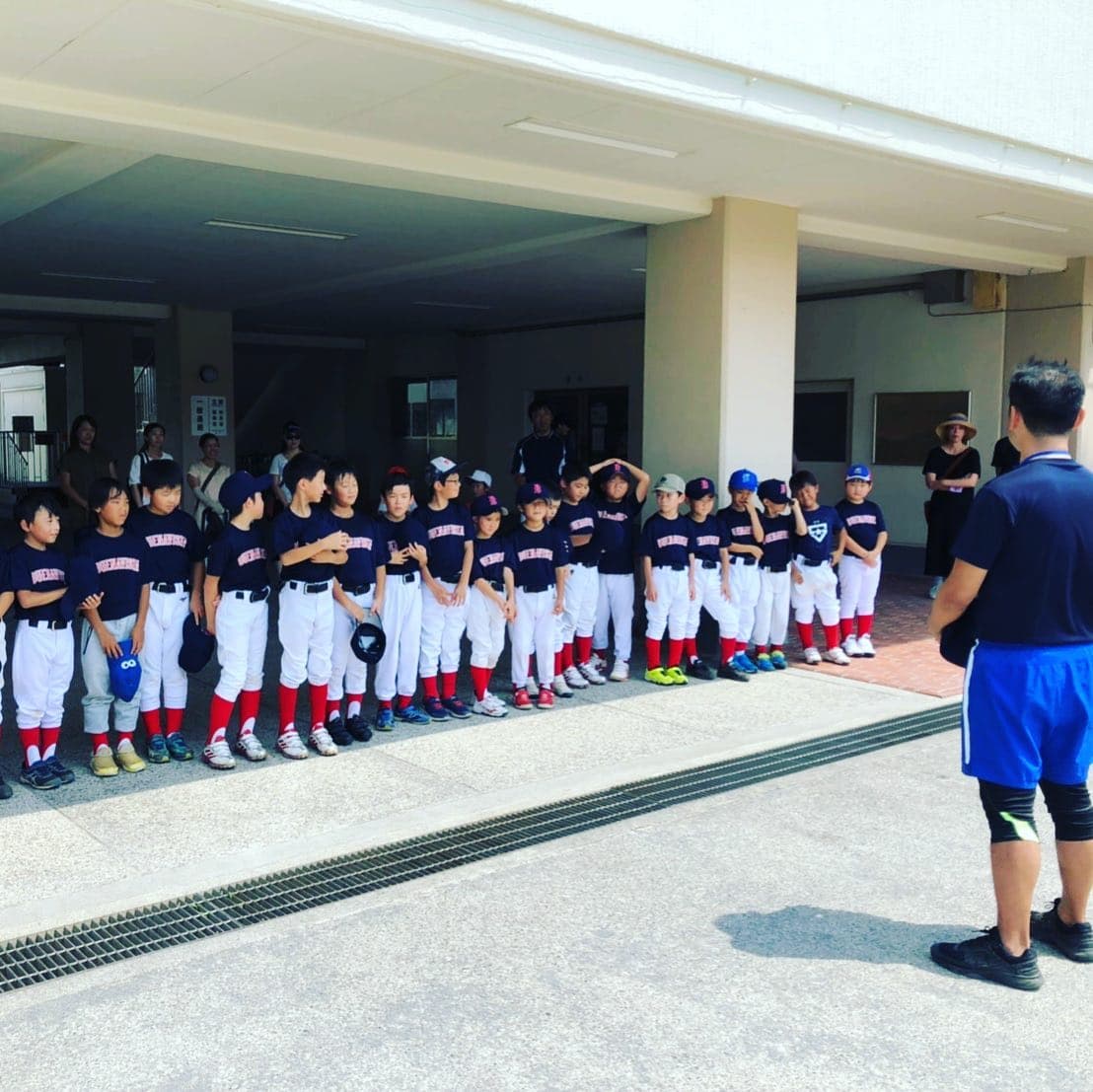 チーム設立後、チーム代表である私が暫定的に監督業を行なっていましたが素敵な方がチームに加わっていただき初代監督をお願いする事になりました。
ブエナビスタの理念に賛同してくれてありがとうございます！