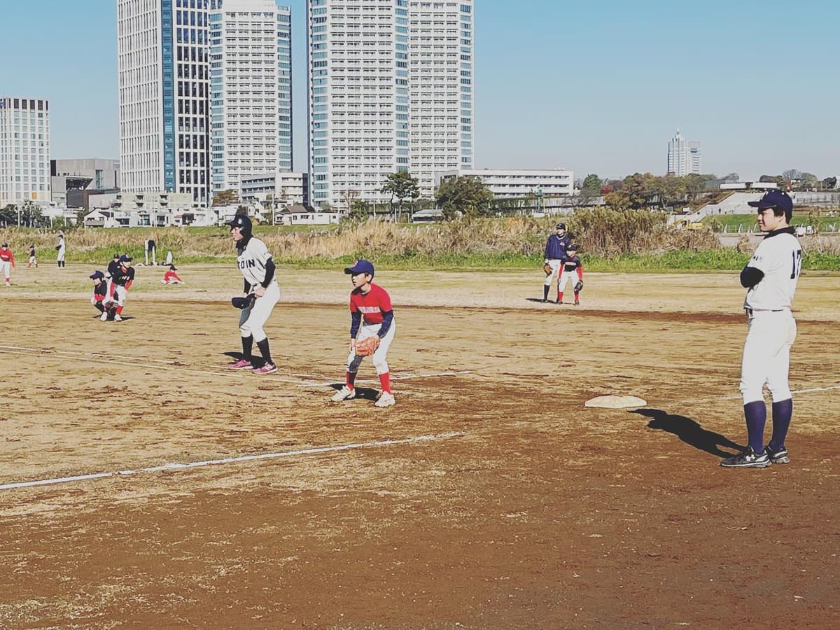 今日の練習風景。
今日は普段から練習に来てくれている大学生コーチの野球部仲間が30名教えに来てくれました。
今夏全国大会準優勝を成し遂げたお兄さん達と行う練習は刺激ばかり。
投げるボール一球一球