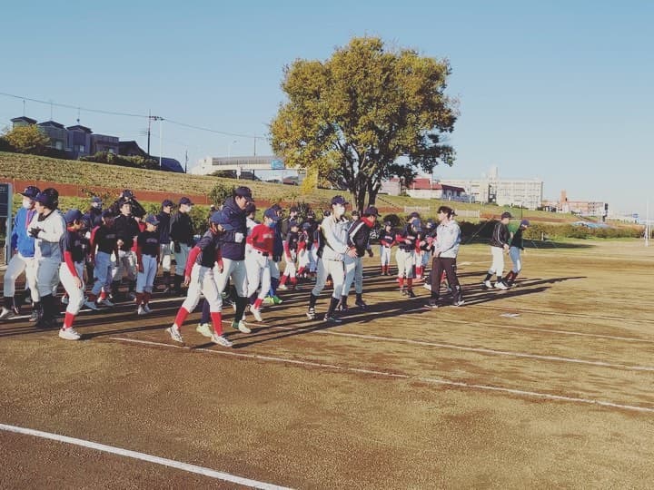 今日の練習風景。
今日は普段から練習に来てくれている大学生コーチの野球部仲間が30名教えに来てくれました。
今夏全国大会準優勝を成し遂げたお兄さん達と行う練習は刺激ばかり。
投げるボール一球一球
