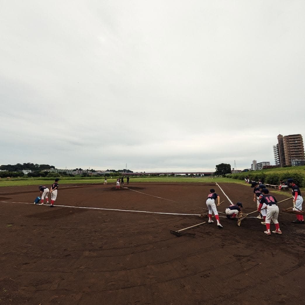 いよいよ梅雨入りしましたね☔
今日の練習&試合はあいにくの雨で中止となってしまいましたが、ここまでは週末の雨割合も低く、順調に試合をさせて頂いています!☀
写真は先週のメジャーの様子📸①②と、少し