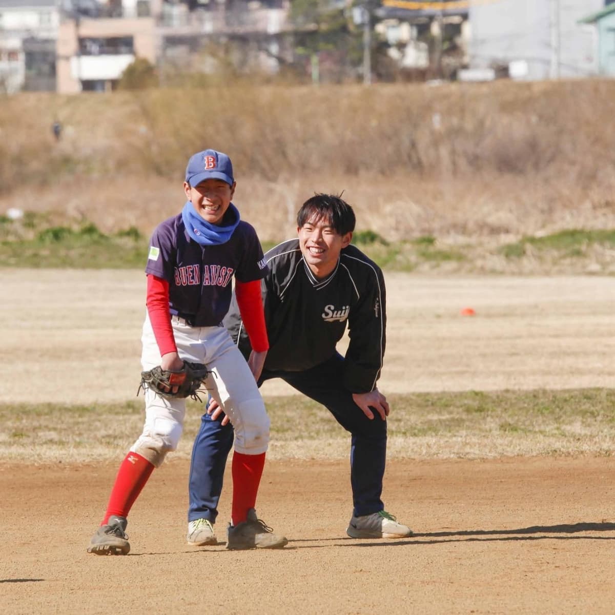 先日「6年生の会」を無事に終えることができました。
会の最後は恒例の親子野球ガチ対決!
春から就職する学生コーチも一緒に楽しみました。
チーム設立4年目の3期生が中学へ向けて旅立ったこととは嬉しくも