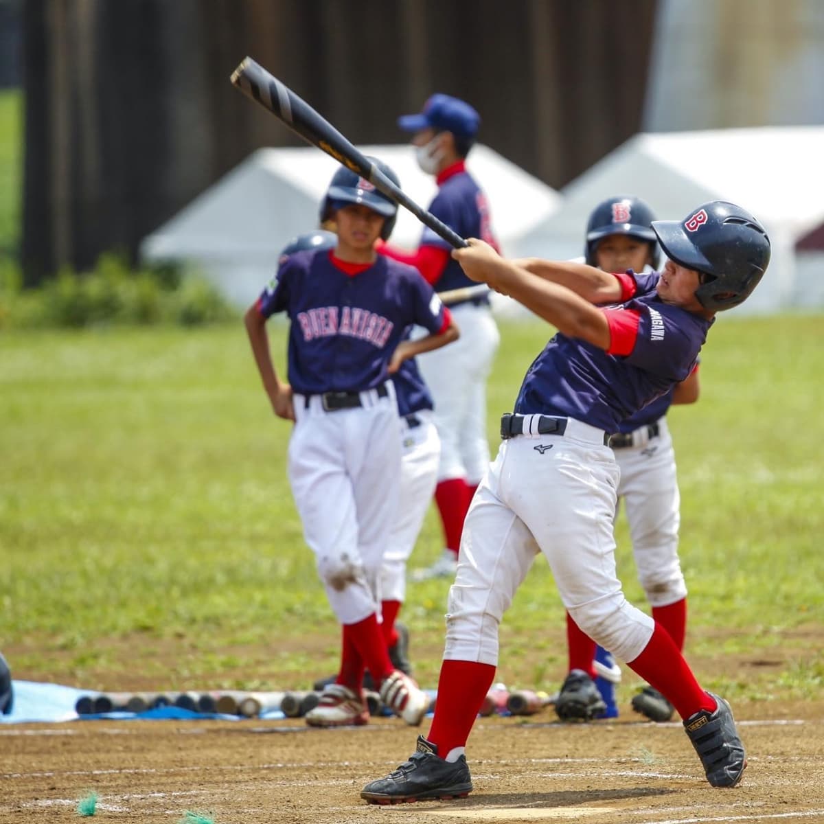 ブエナビスタは今年も3つのリーグに参加させて頂いてます。
先週末はその中の1つのリーグの第5節。
12チーム総当たり戦で中盤戦を迎えました。
打っては2桁安打と素晴らしいゲーム展開。ノーサイン(大