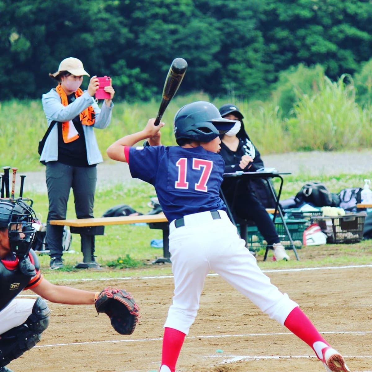 週末Aチームの練習試合2試合が行われました。
結果は1勝1敗。
勝ちと負け両方を経験することが出来たのは子供達にとっていい経験だったと思います。
今回はなんといっても5年生の選手に特大ホームランが出