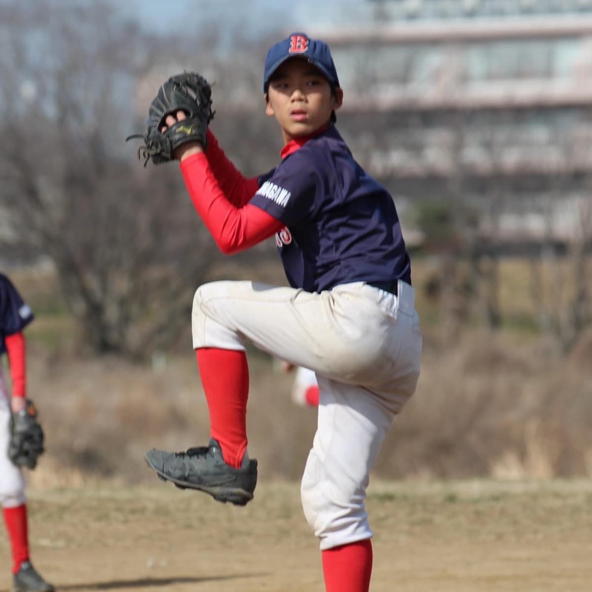 先週末6年生最後の試合が行われました。
対戦相手はブレイブスターズさん。
昨年はいつも大差で負けていた相手だけにどこまで食らいついていけるか?
序盤は投手戦で1点ずつを取り中盤ブエナ打線が繋がり