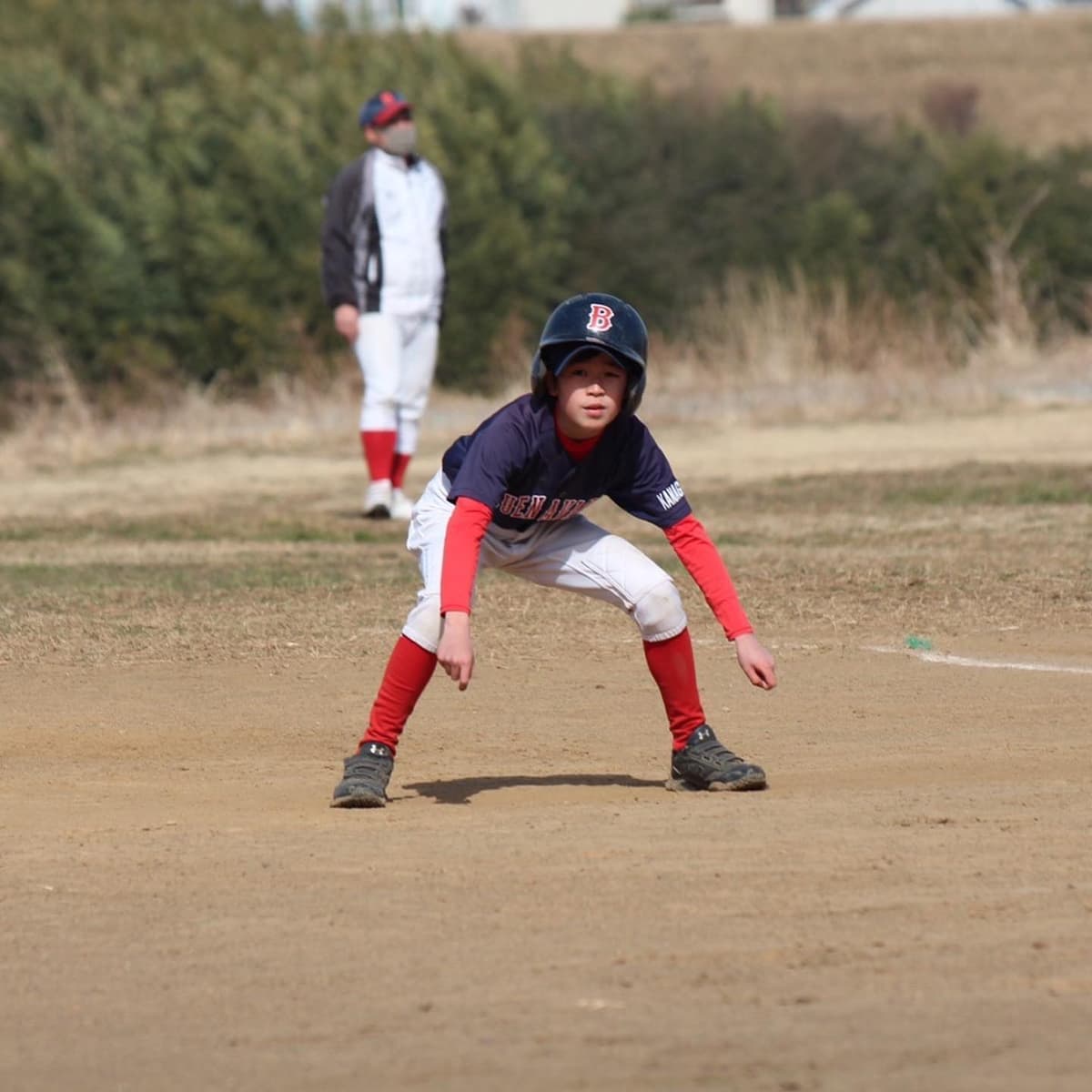 先週末6年生最後の試合が行われました。
対戦相手はブレイブスターズさん。
昨年はいつも大差で負けていた相手だけにどこまで食らいついていけるか?
序盤は投手戦で1点ずつを取り中盤ブエナ打線が繋がり