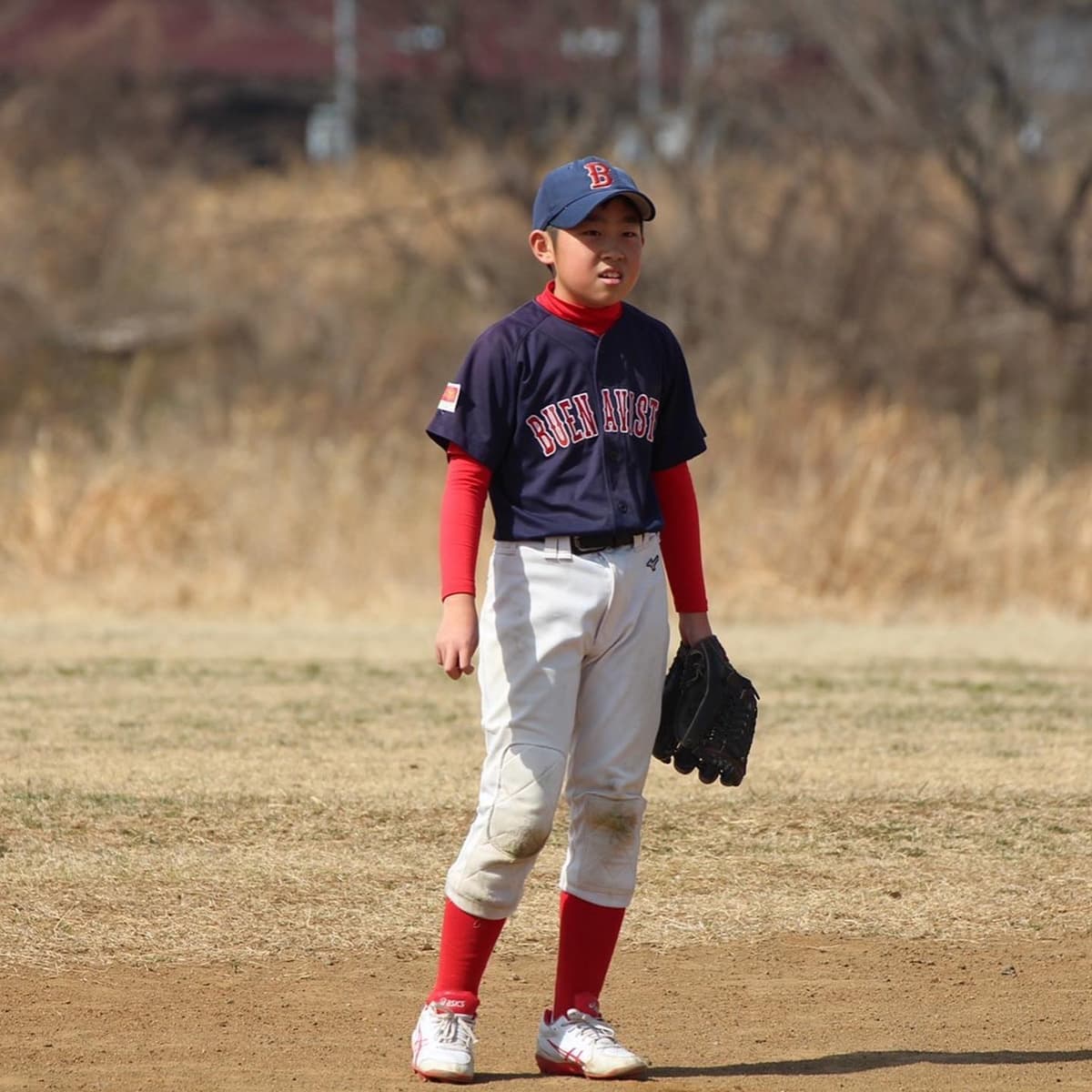 先週末6年生最後の試合が行われました。
対戦相手はブレイブスターズさん。
昨年はいつも大差で負けていた相手だけにどこまで食らいついていけるか?
序盤は投手戦で1点ずつを取り中盤ブエナ打線が繋がり