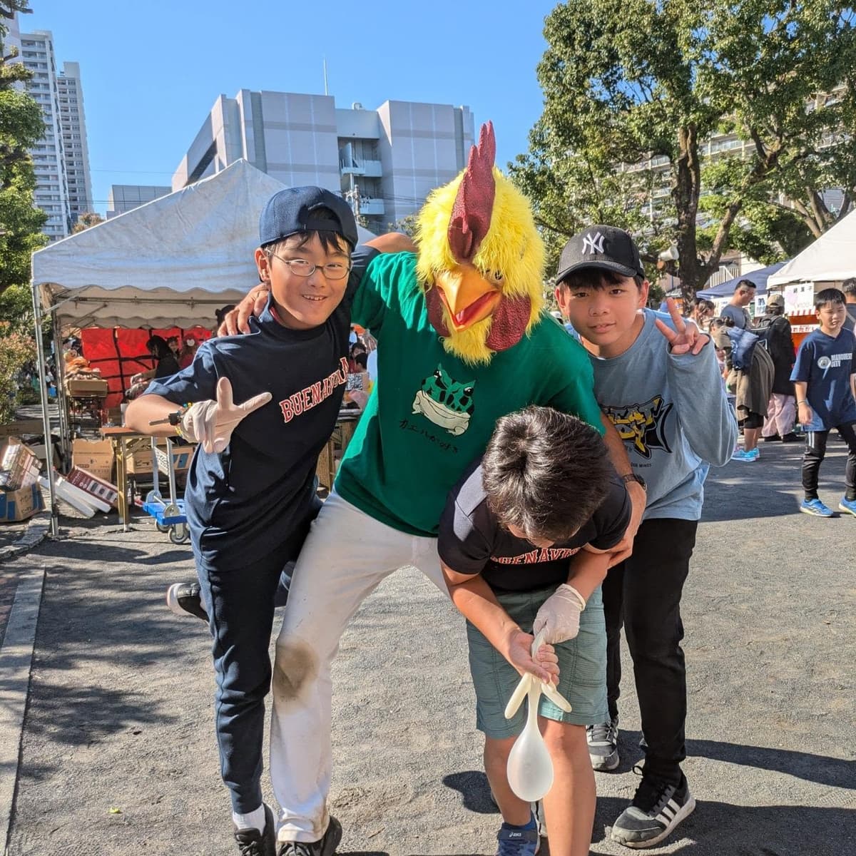昨日は坂戸住宅自治会さんのハロウィンイベントにブエナビスタ少年野球クラブとして、焼きそばと焼き鳥のお店を出店させて頂きました!
ブエナビスタの活動を支えてくださった自治会さんに少しでも恩返しができれ