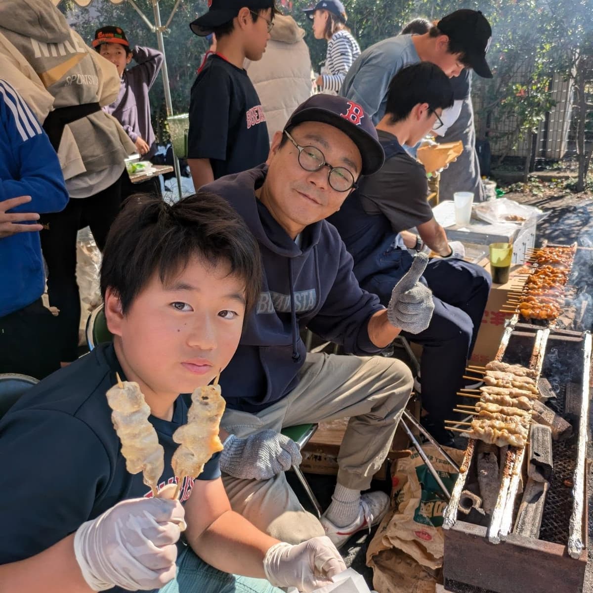 昨日は坂戸住宅自治会さんのハロウィンイベントにブエナビスタ少年野球クラブとして、焼きそばと焼き鳥のお店を出店させて頂きました!
ブエナビスタの活動を支えてくださった自治会さんに少しでも恩返しができれ