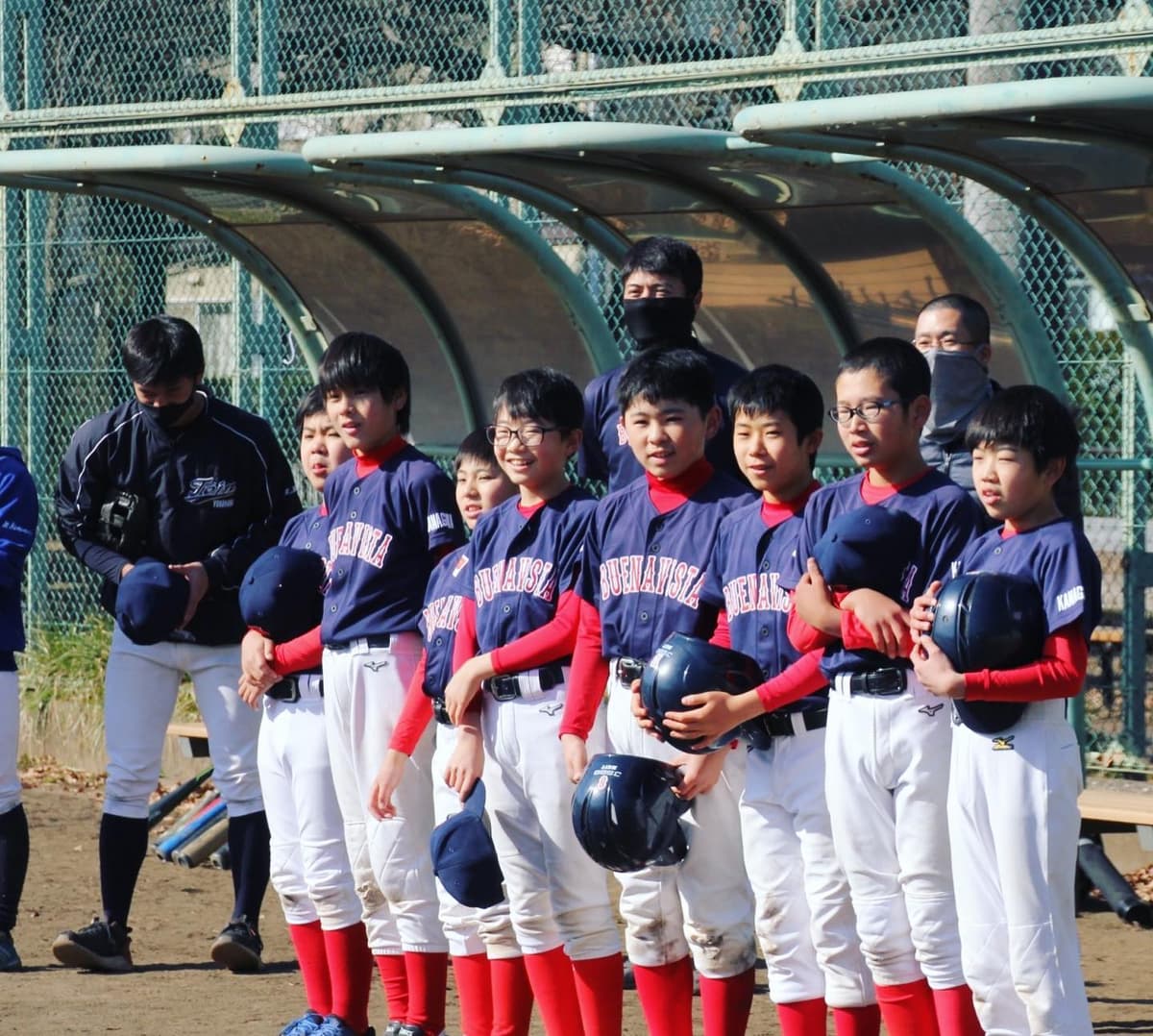 6年生の活動もあとわずかになった昨日は6年vs新チーム&6年vs親子対決の2試合を行いました。
引退試合からこの数ヶ月一緒に練習する機会が減っていたので久しぶりに6年生のプレーする姿を見ま