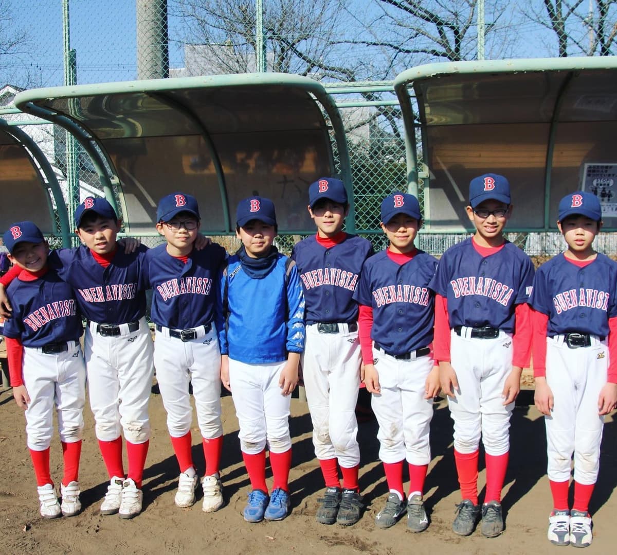 6年生の活動もあとわずかになった昨日は6年vs新チーム&6年vs親子対決の2試合を行いました。
引退試合からこの数ヶ月一緒に練習する機会が減っていたので久しぶりに6年生のプレーする姿を見ま